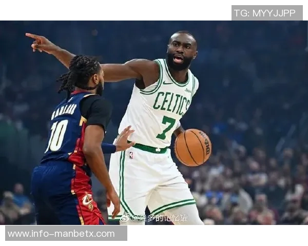 凯尔特人半场领先活塞杰伦布朗表现出色康宁汉姆努力追分