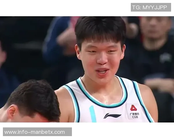 青岛队观察：杨瀚森展现山东大汉的坚韧与好胜精神