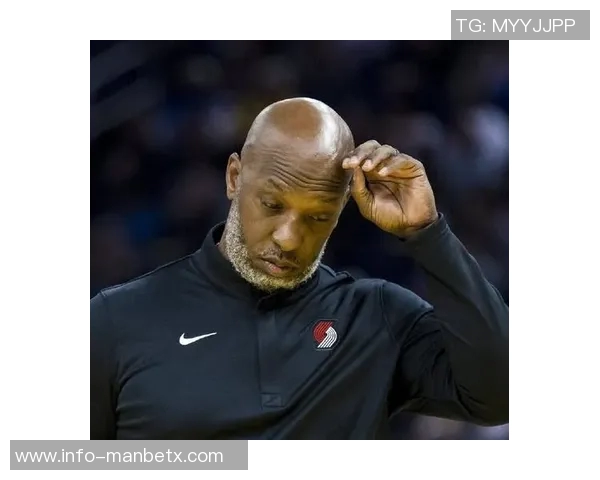 杨瀚森分享比卢普斯的要求强调场上沟通与英语学习的重要性